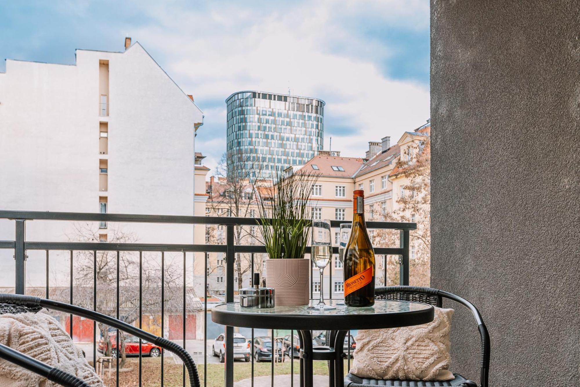Skau 2 Old Town Family & Business Apartment 2 Floor Free Parking Bratislava Ngoại thất bức ảnh