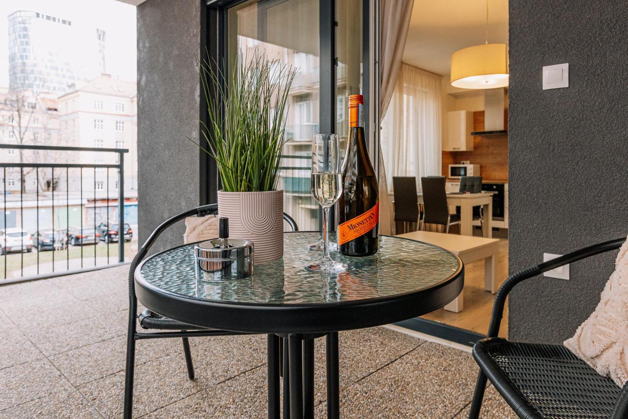 Skau 2 Old Town Family & Business Apartment 2 Floor Free Parking Bratislava Ngoại thất bức ảnh