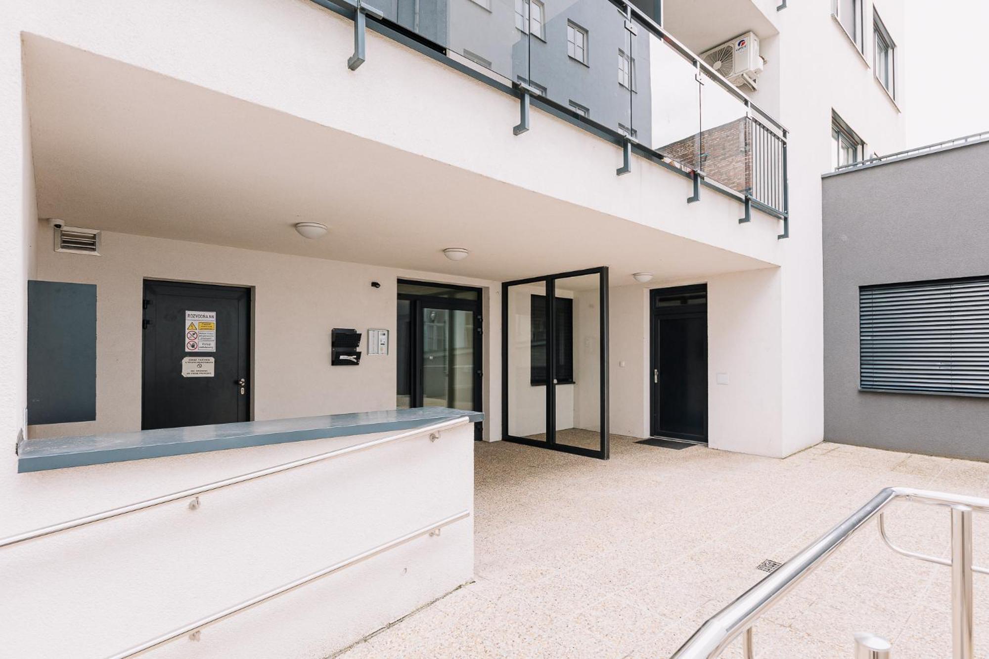 Skau 2 Old Town Family & Business Apartment 2 Floor Free Parking Bratislava Ngoại thất bức ảnh