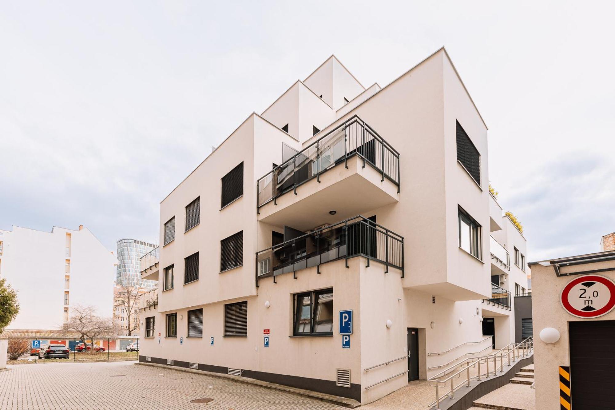 Skau 2 Old Town Family & Business Apartment 2 Floor Free Parking Bratislava Ngoại thất bức ảnh